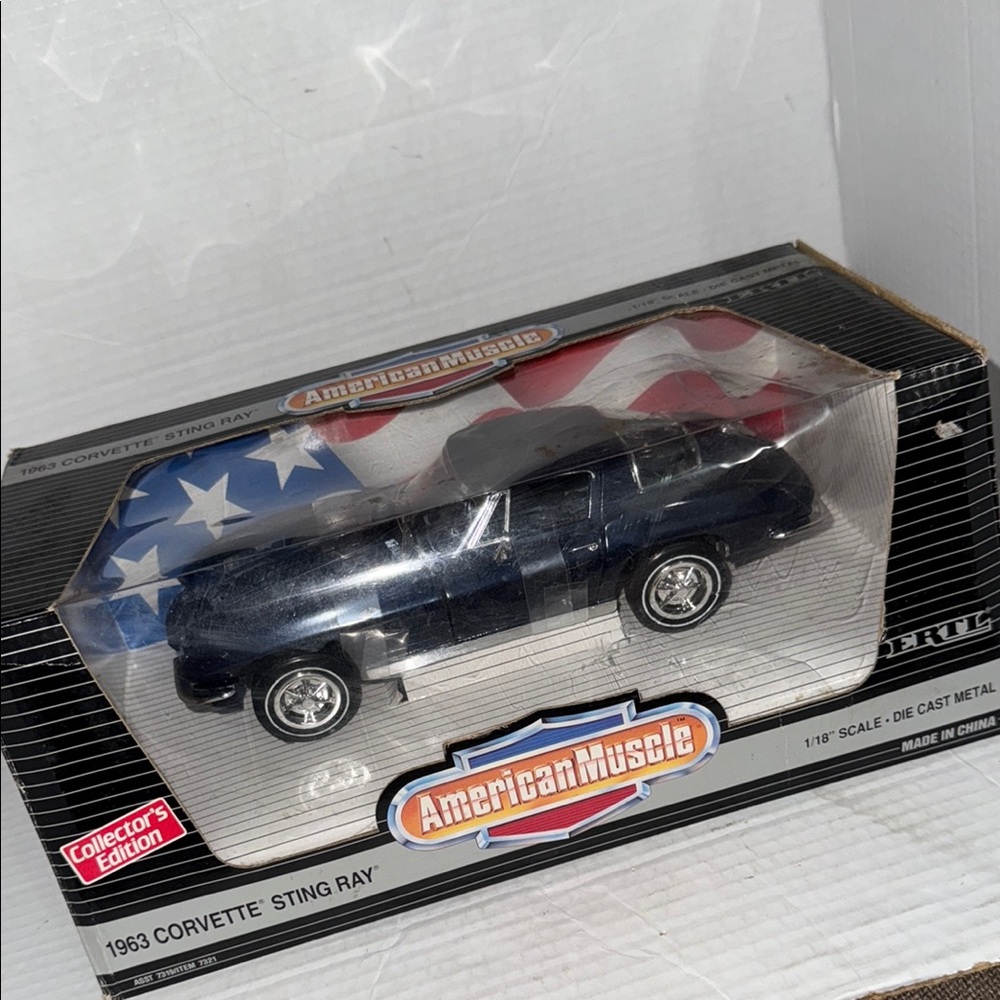 ERTL American Muscle Chevrolet 1963 Corvette Sting Ray1 1:18 Blue -Collectors Ed